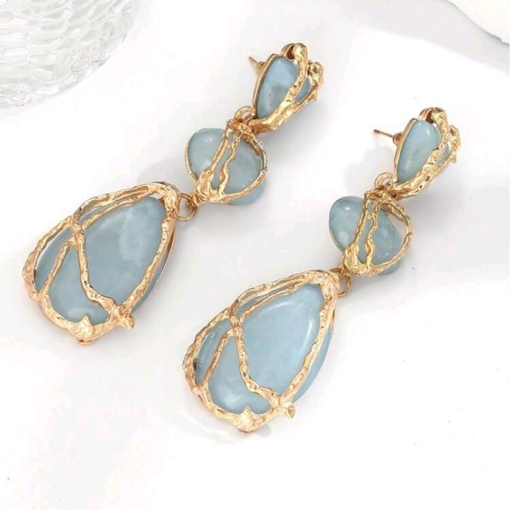 BRAND NEW ** Elegant Gold and Blue Opal Lace Drop Earrings